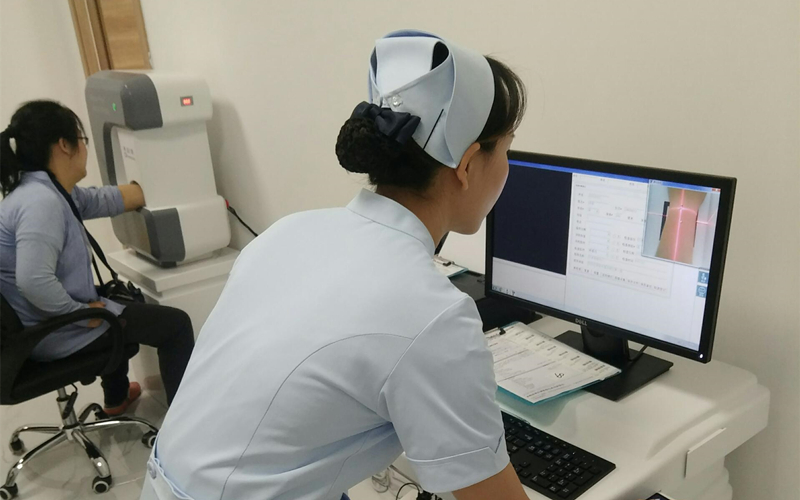 操作醫(yī)生免受任何照射劑量，保證操作醫(yī)生長(zhǎng)期操作安全